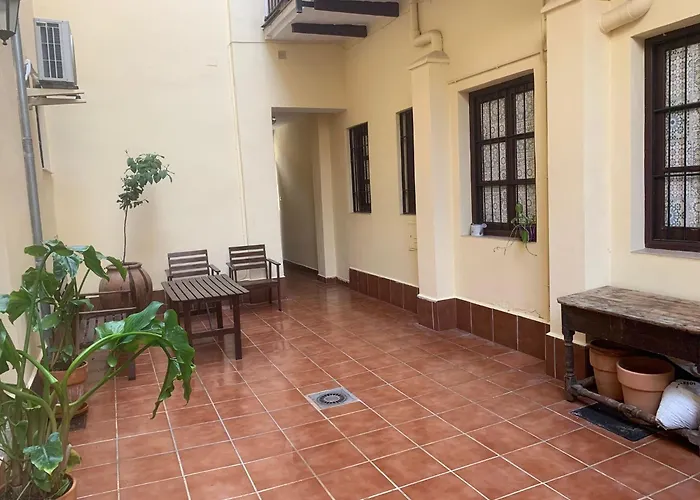 Céntrico Con Patio Exterior En El Mejor Barrio De Granada El Realejo